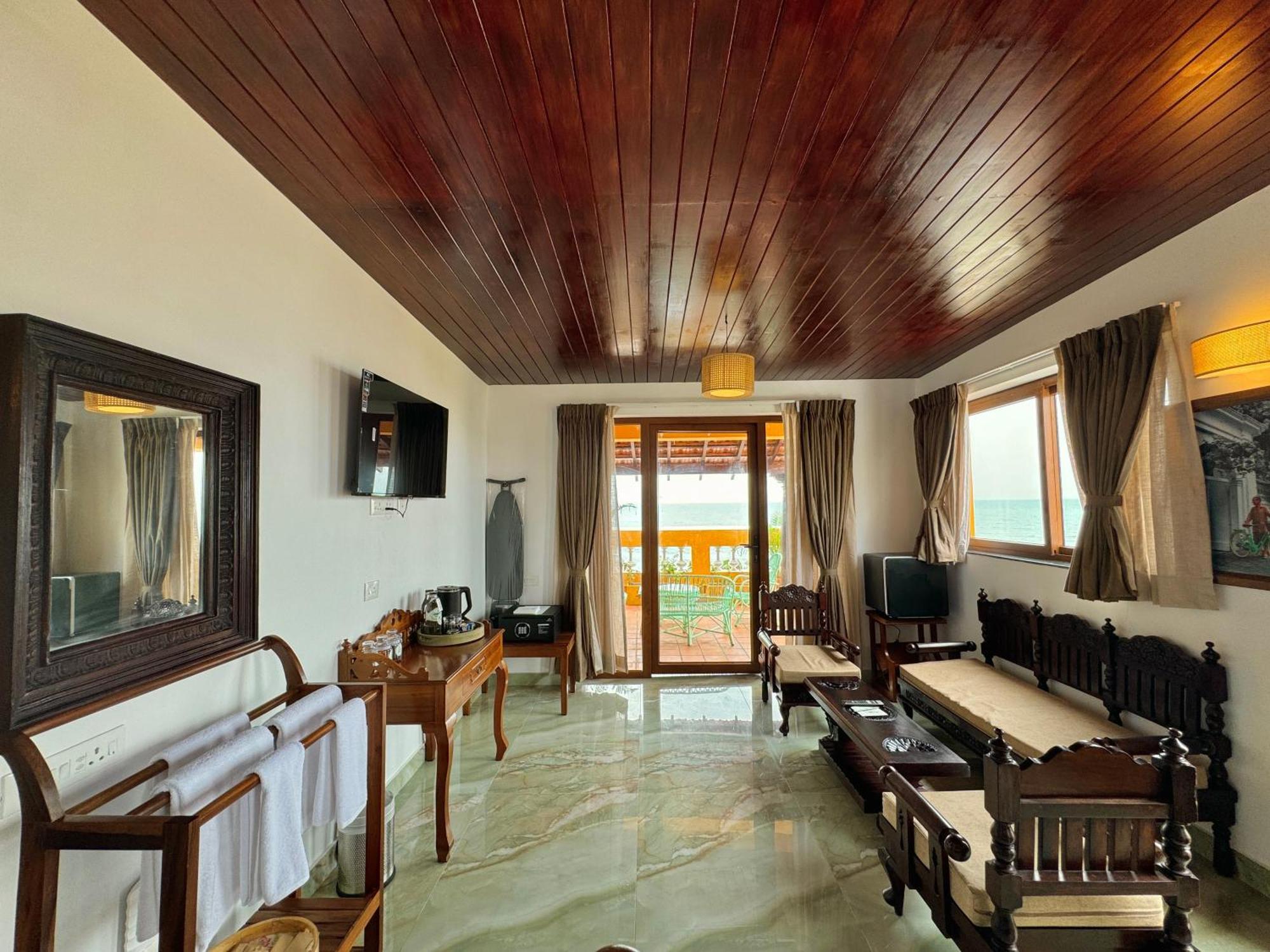 La Plage Seaview Suites Pondicherry Exterior photo