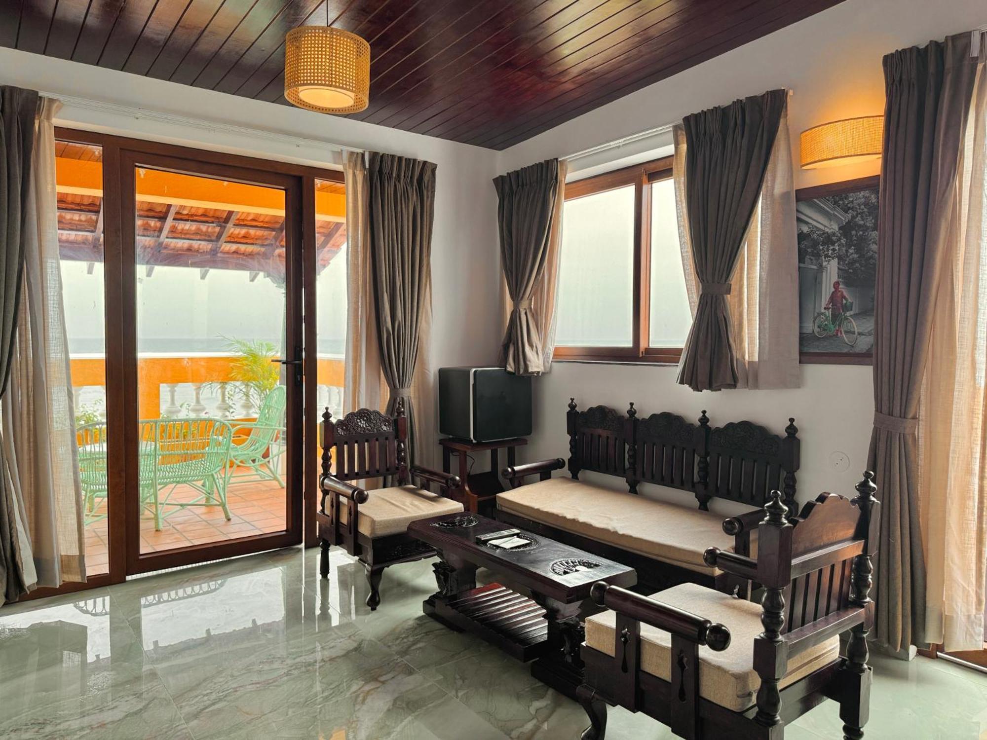 La Plage Seaview Suites Pondicherry Exterior photo