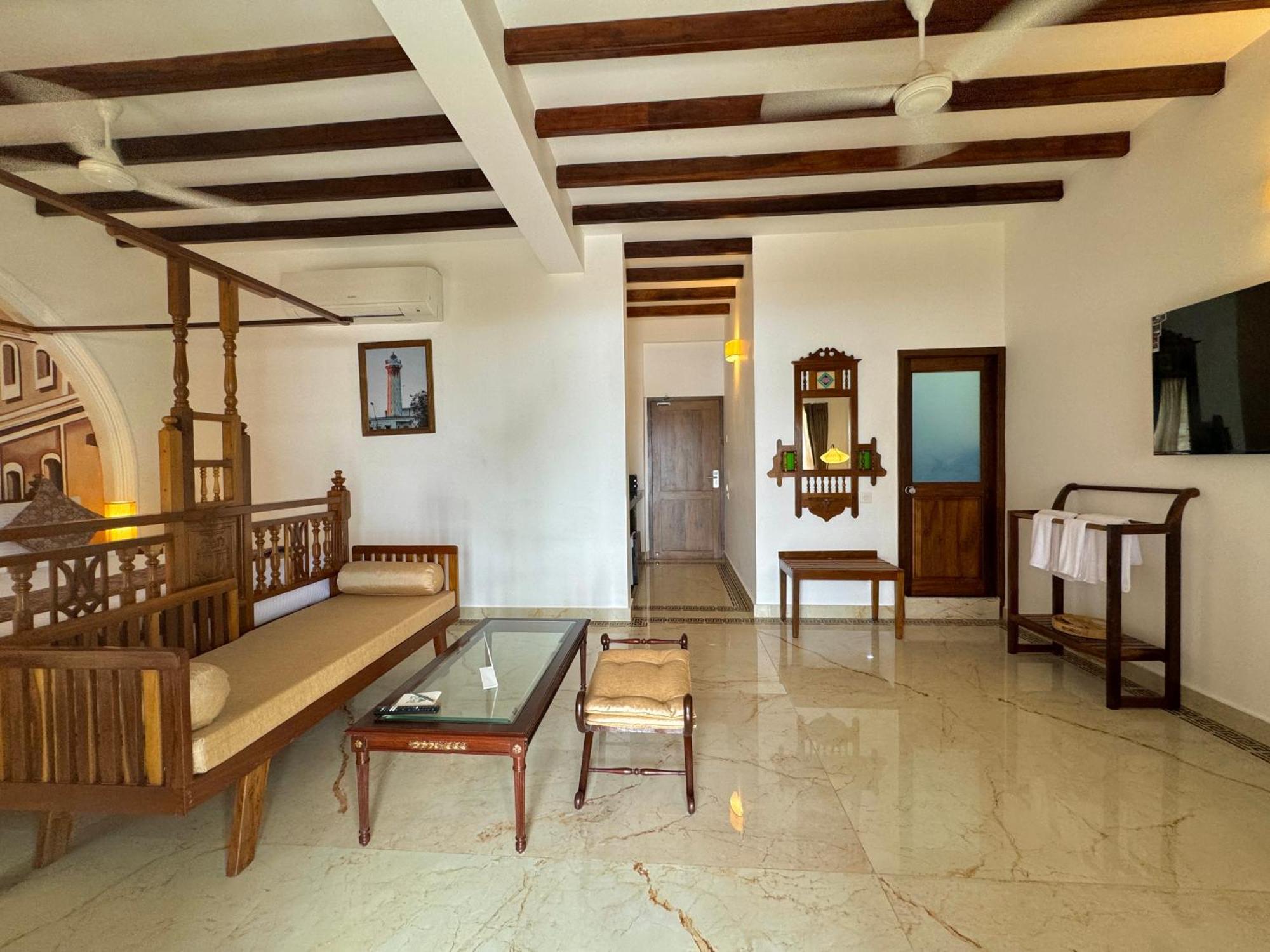 La Plage Seaview Suites Pondicherry Exterior photo