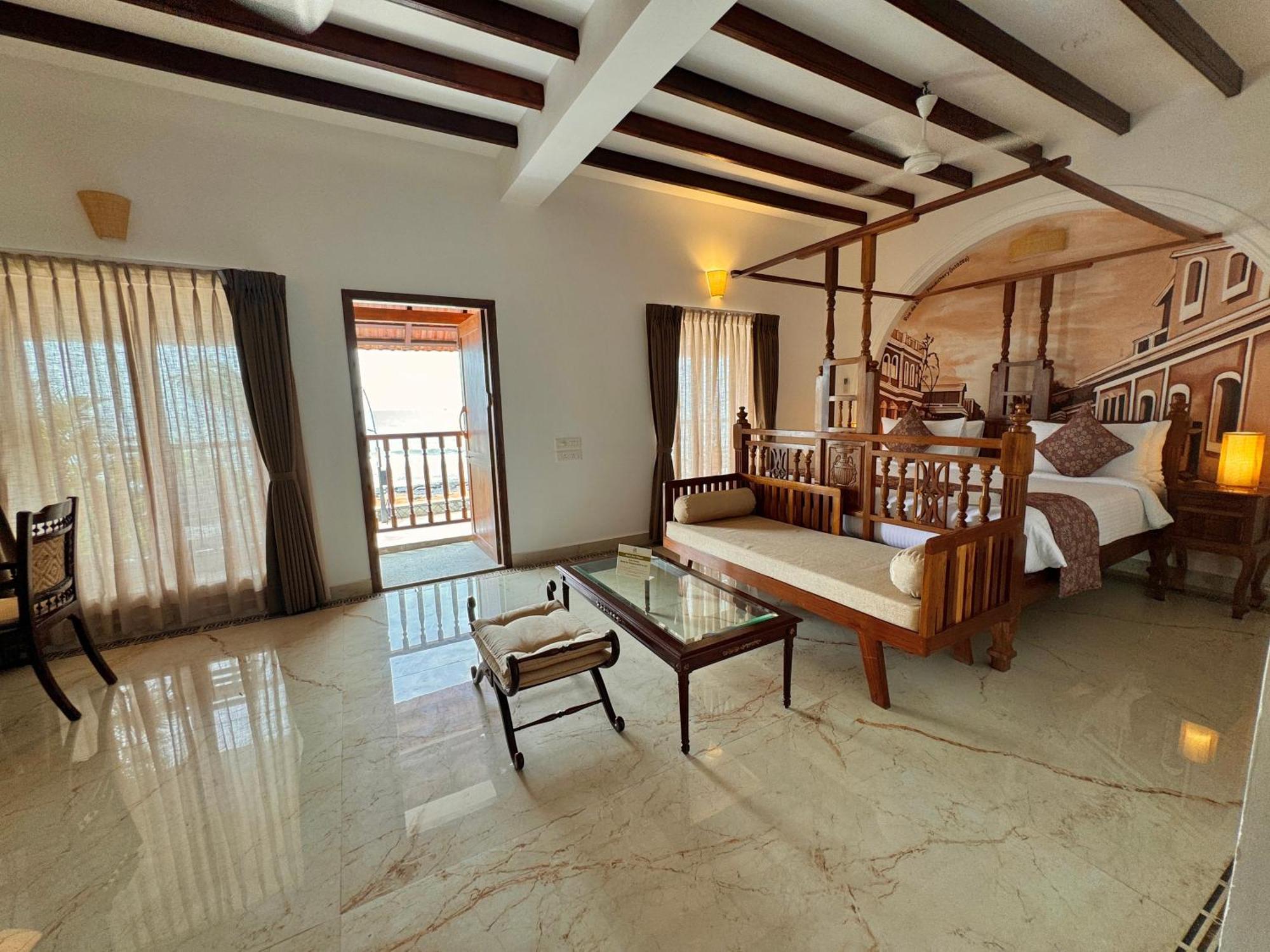 La Plage Seaview Suites Pondicherry Exterior photo