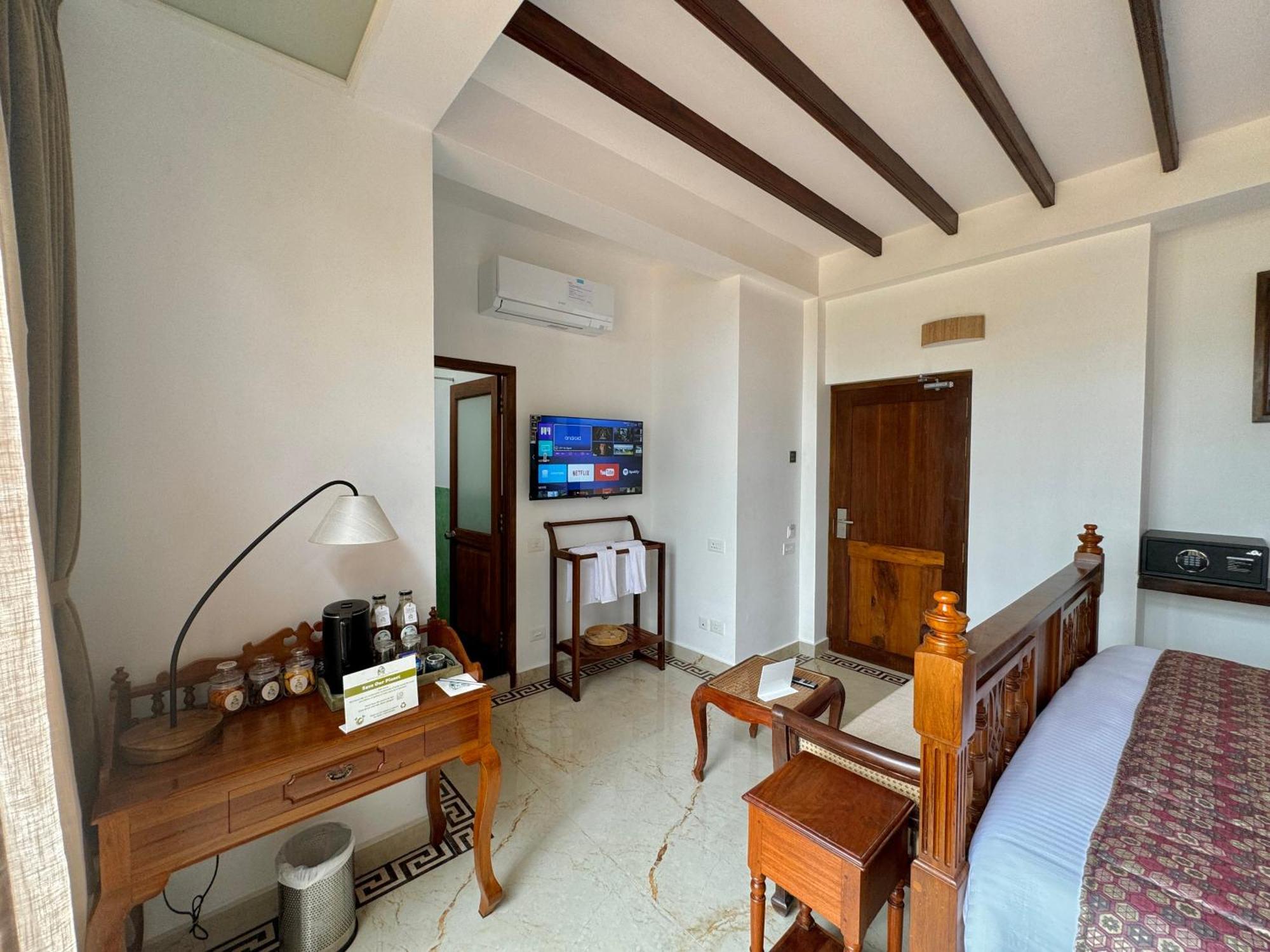 La Plage Seaview Suites Pondicherry Exterior photo