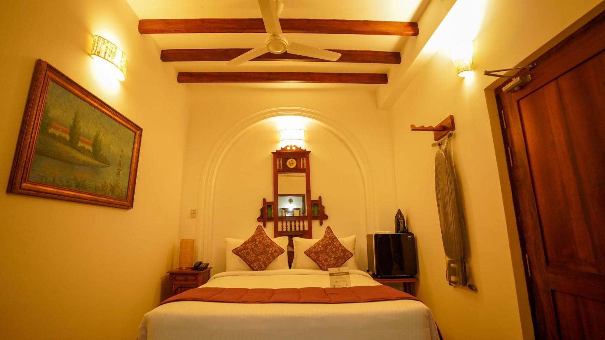 La Plage Seaview Suites Pondicherry Exterior photo