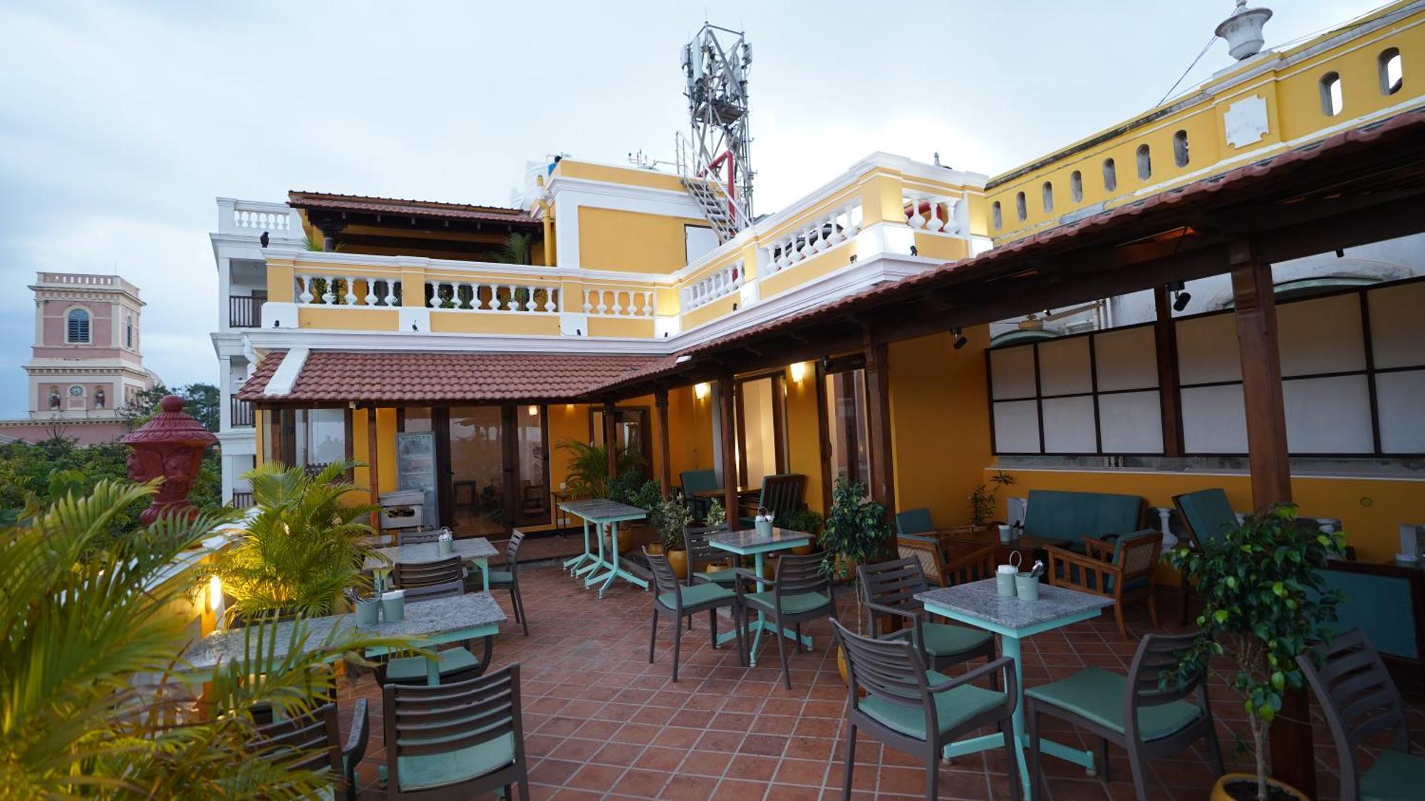 La Plage Seaview Suites Pondicherry Exterior photo